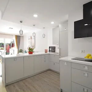 https://luxury-beach-side-apartment-in-marbella-playa.1costadelsol.com